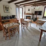 Casa Margherita D'hotes & بيت ضيافة Challand-Saint-Anselme